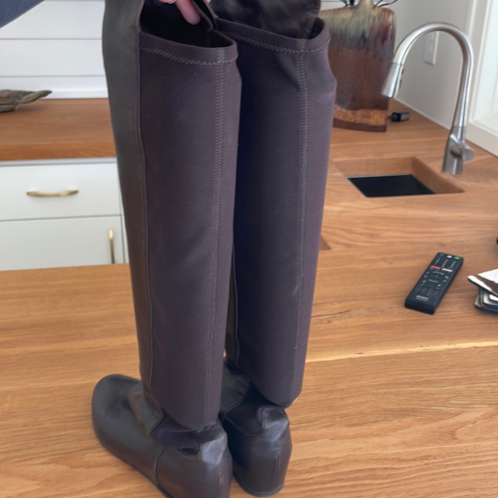 Stuart Weitzman - Leather BOOT - New - Worn 1 time for Model Shoot - Size 7.5